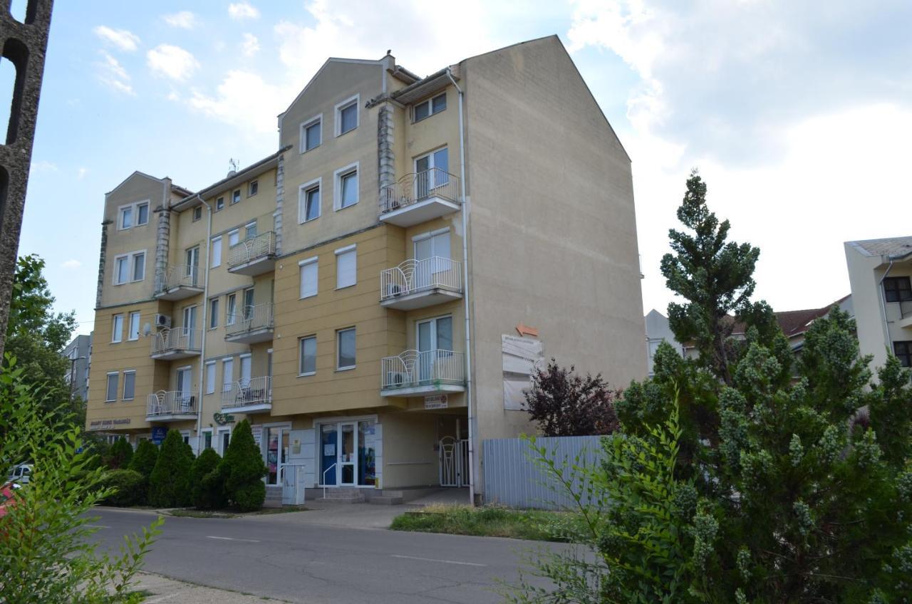 Gabi Apartman Hajduszoboszlo Luaran gambar